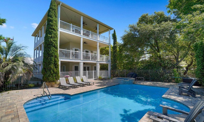 Gulf Pines Casa | Hidden Gem Escape - Secluded Vacation Home Near the Beach with Private Pool & Golf Cart