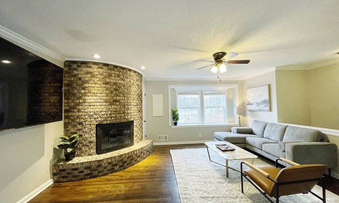 Nall Hills Casa | Hidden Gem in Overland Park | 3BR for All Adventures