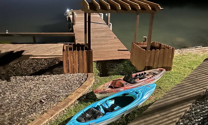 Belmont Casa | Hidden Gem Lake Retreat! Live and breath your best life for a few days!