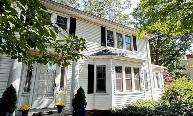 Beaver Hills Casa | Hidden Gem: Newly Remodeled 5-Bedroom Haven with Central AC in New Haven