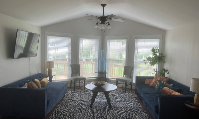 Huntersville Casa | Hidden Gem of Huntersville. Take a load off in our tucked away slice of heaven.