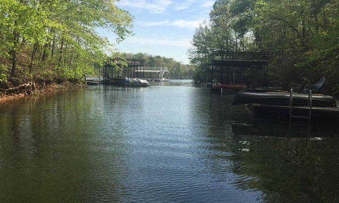 Dawsonville Casa | Cabina de gemas ocultas en el lago Lanier con muelle en las hermosas montañas del norte de Georgia