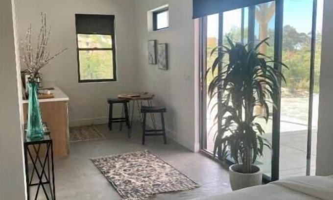Temecula Apartamento | Hidden Hacienda, Temecula Wine Country n1 of 4 individual private suites