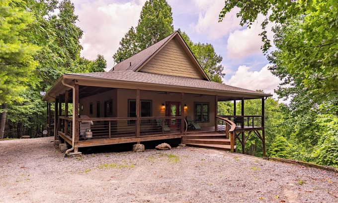 Lenoir Cabina | Hidden Hideaway - views, privacy, dogs welcome, hot tub