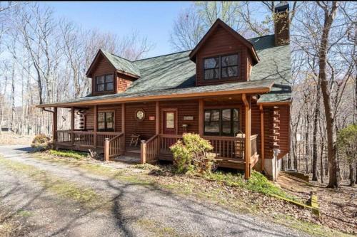 Tate Casa | Hidden Honey Hole Cabin