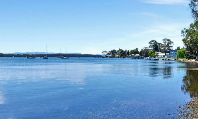 Lake Macquarie City Council Casa | Hidden Horizon Nords Wharf - 5 bed 3 bath - 1pm checkout Sundays