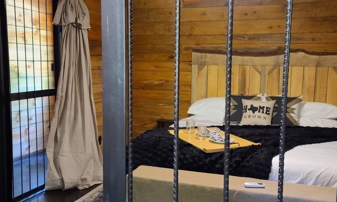 Grand Saline Cabina | Hidden in East Texas Piney Woods - Rustic Western Jail Cabin - Canton 1st Monday