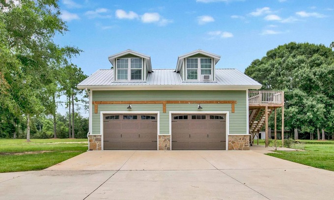 Fairhope Apartamento | HIDDEN JAM! Private Studio on a Ranch. Access to Pool, Outdoor Kitchen, Fire Pit