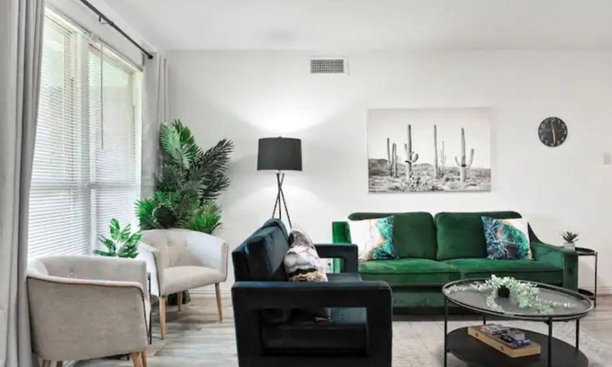 Cedar Crest Casa | Hidden Modern Gem|Mins to DownTown|GameRoom