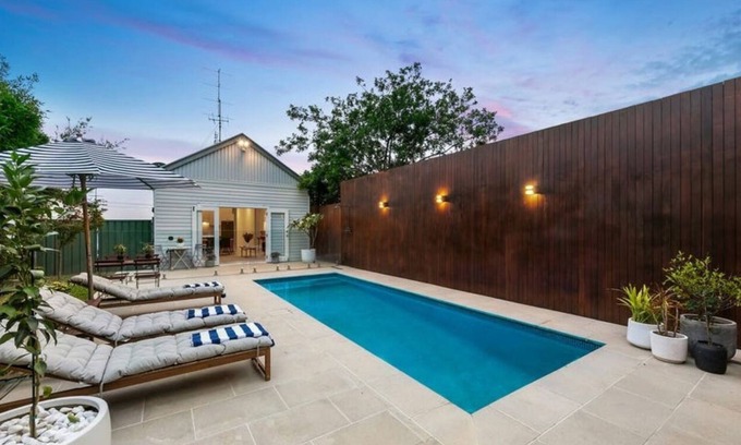 Cessnock Cabaña | Hidden Oasis in The Hunter Valley with heated pool 'The Cutest Cottage'