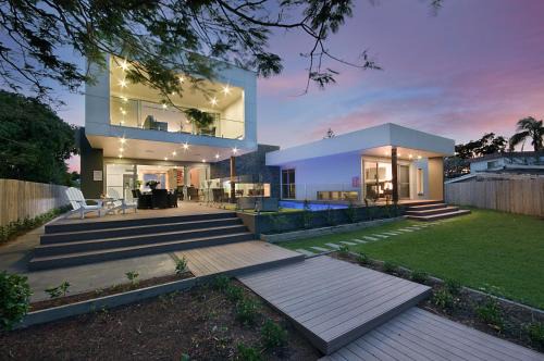 Broadbeach Waters Casa | Hidden Paradise