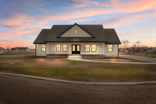Bingham County Casa | Hidden Treasure Retreat withHot Tub & River Access home