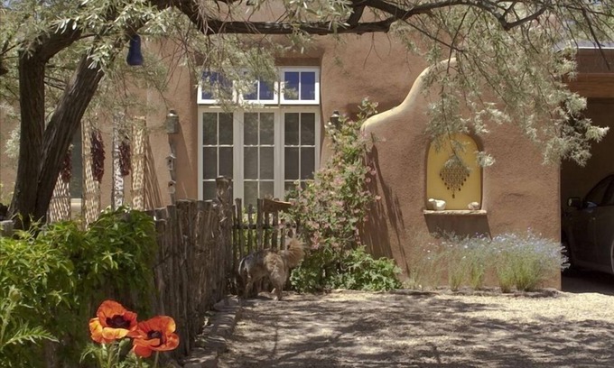 Historic Eastside Cabaña | Tesoro escondido - Pasos de Canyon Road