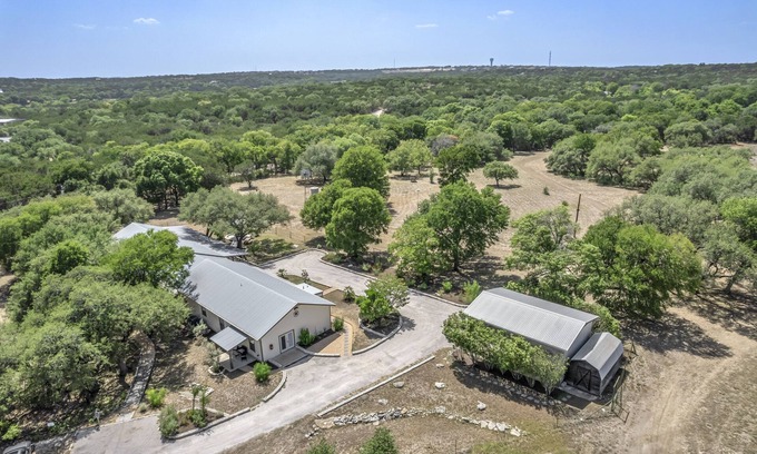 Austin Villa | Hidden Valley: Your Dream Rustic Wedding Venue w/t Complimentary Accommodations