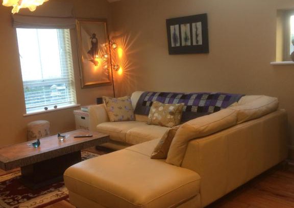 Dunfanaghy Apartamento | Hidden village centre first floor apartment at Market Square