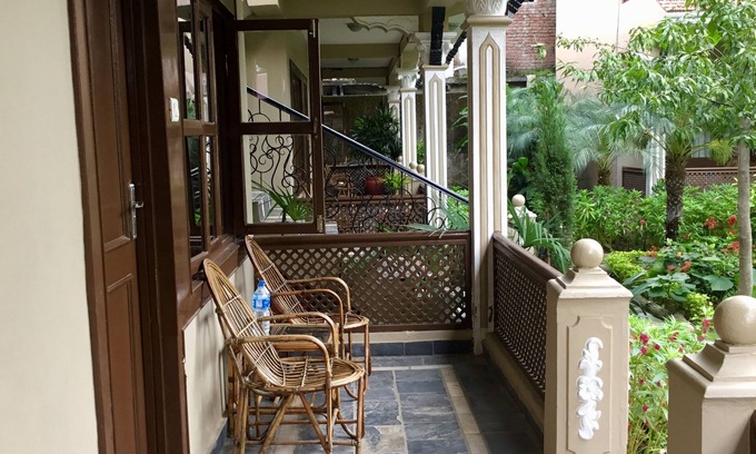 Sauraha Hotel | Hidden World Resort And Spa