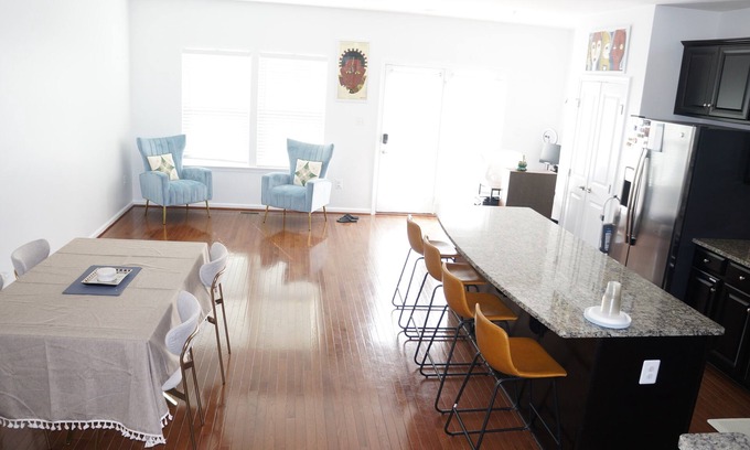 Glen Burnie Casa | HiddenParadise in Scenic community, mins to attractions & WaterFront. Sleeps 9