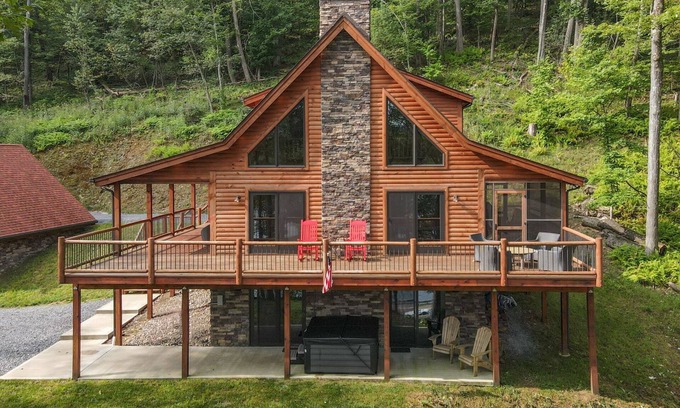 Mountainside Casa | New! Hide and Go Creek: Lake Area, Fireplace, A/C!