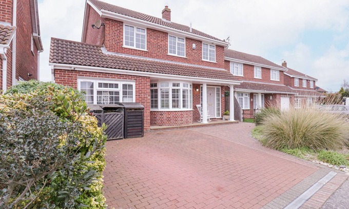 Walton on the Naze Cabaña | HIDE AND SLEEP, pet friendly, with open fire in Frinton-On-Sea