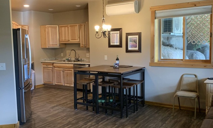 Gardiner Casa | Hide-away at Yellowstone Archview