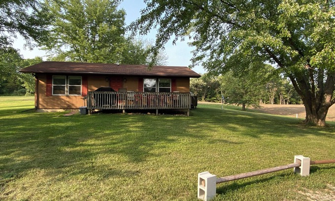 Columbia Casa | HIDE AWAY RETREAT - RATHBUN LAKE IS 300+/- YARDS AWAY... FISH, HUNT, RELAX....