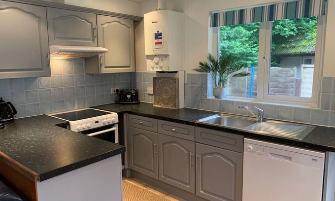 Saint Breward Cabina | Hideaway Lodge, Hengar Manor 4 bed sleeps 8-10