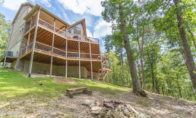 Jacksboro Casa | Hideaway Cove Huge Lakefront Home, Private Dock