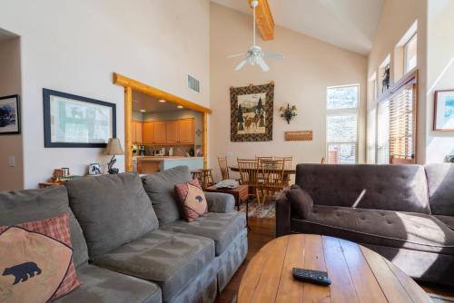 June Lake Apartamento | Hideaway Down Canyon #101