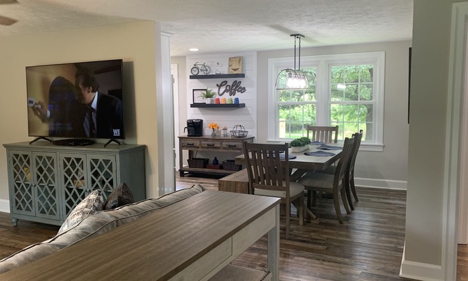 Grand Rivers Casa | Hideaway Hill - the peacefulness you want within walking distance to downtown.