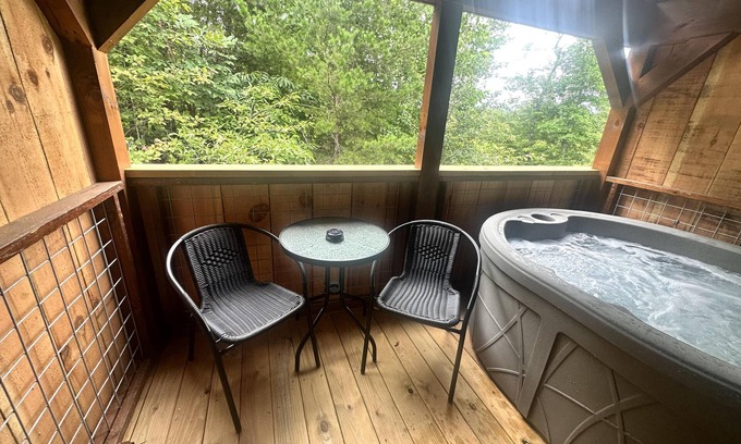 Union Mills Cabina | Hideaway Holler -Hot Tub, Fireplace,Hiking,View,Near Asheville ,WiFi