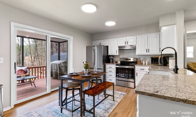 Bella Vista Casa | Hideaway In The Highlands : Bike, Lake, Golf, Pet Friendly