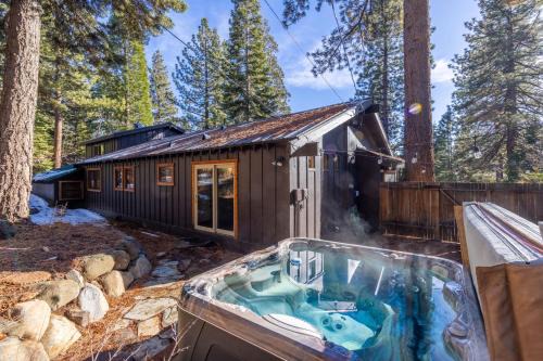 Dollar Point Casa | Hideaway in the Highlands - 4BR, Pet Friendly w Hot Tub - Minutes from the Lake & Tahoe City