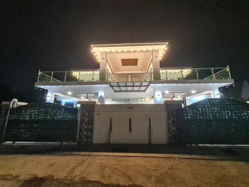 Taman Dato Haji Abdul Samad Villa | Hideaway Villa 20-46pax 9R9B PRIVATE POOL, KTV, BBQ, ARCADE GAMES, 3min to BEACH