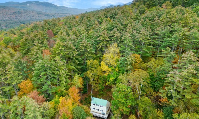 Campton Cabina | Hideaway w/ Fire Pit, Private Hot Tub, Pool Table