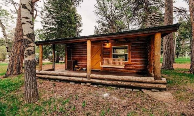 Saddlestring Cabina | Hideout Cabin, Rustic Hideout Cabin