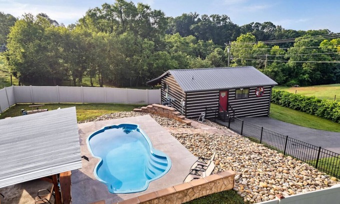 Kodak Cabina | Hideout Haven- Hot Tub & Private Pool