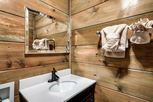 Kodak Casa | Hideout Haven Hot Tub Private Pool