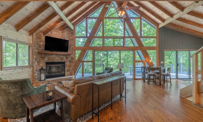 Innsbrook Chalet De Esquí | Hideout in the Woods by Innsbrook Vacations!