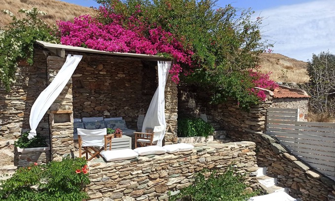 Korissia Casa | Hidesign Atenas tradicional casa de piedra en Kea