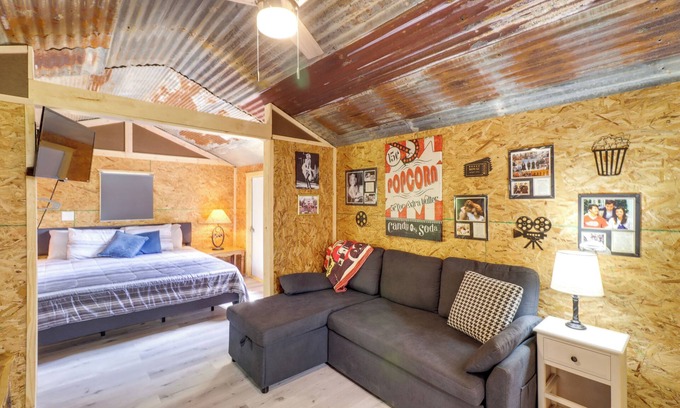 Higden Apartamento | Higden Studio w/ Private Deck < 1 Mi to Lake!