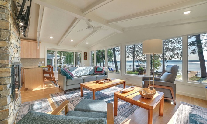 Higgins Lake Casa | Higgins Lake House w/ Swimming Dock!