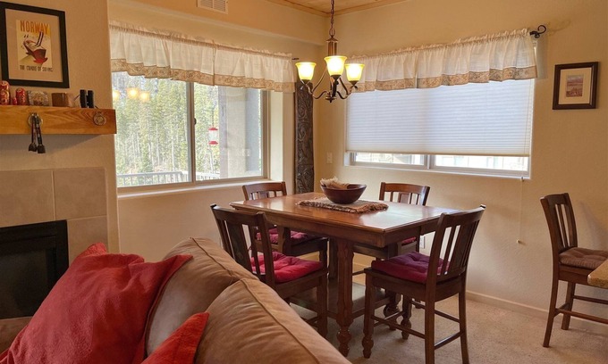 Taos Ski Valley Condominio | High Altitude Gem at Taos Ski Valley
