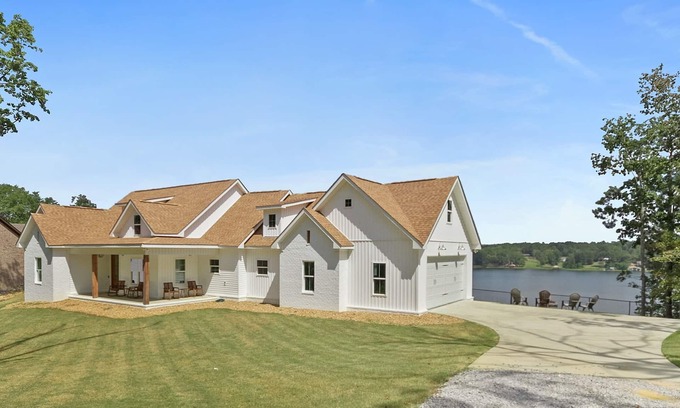 Northport Casa | High Cliff Hideaway Tranquil Waterfront Lake Tuscaloosa Home - 20 minutes to UA