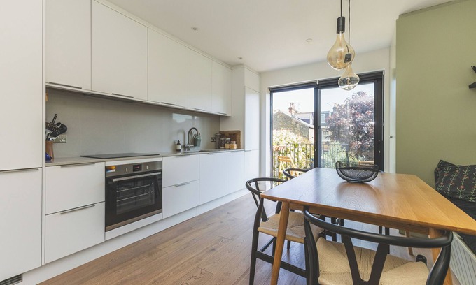 Mortlake Apartamento | High-End 2BR/2BA with Private Outdoor Space