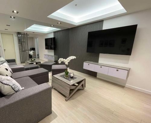 Don Bosco Apartamento | High-end 2BR Condo Boracay Tower - Azure Residences near Manila Airport