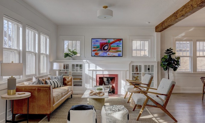 Norman Casa | High End Campus Cottage 5 Star - King Bed, 3 Bedrooms, 1.5 Bath, Newly Remodeled