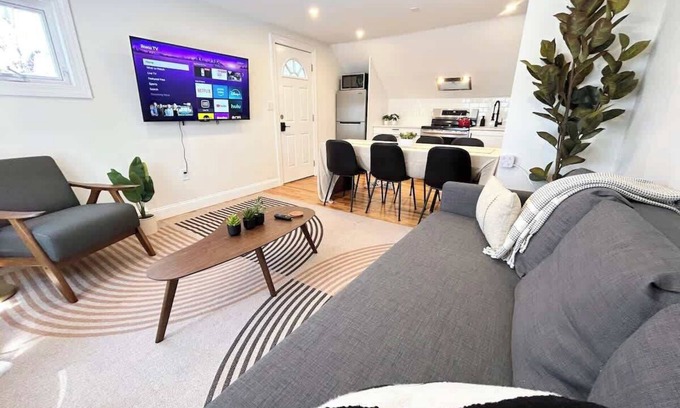 Arlington Apartamento | High-End Condo with Modern Flair