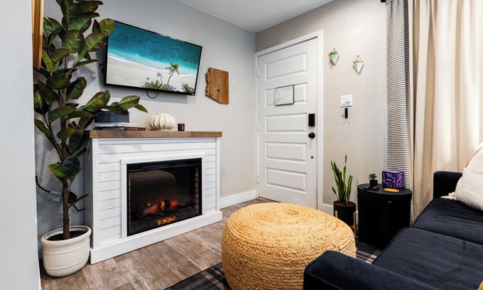 Pierson Place Historic District Casa | ¡Nuevo! Casita privada recién remodelada en el distrito histórico de Melrose