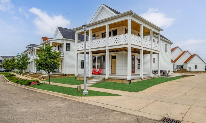 Saint Joseph Casa | High End Home in St Joseph, MI with Water Views & Pool! 7 night minimum.