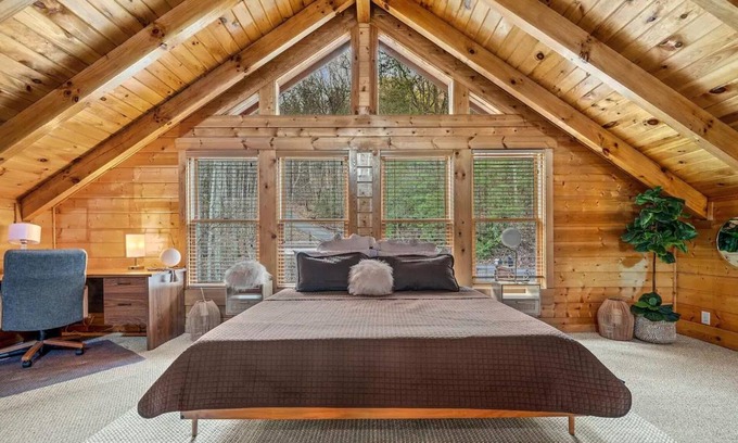 Wears Valley Apartamento | High-end Luxury Cabin Sauna Hot Tub Gameroom
